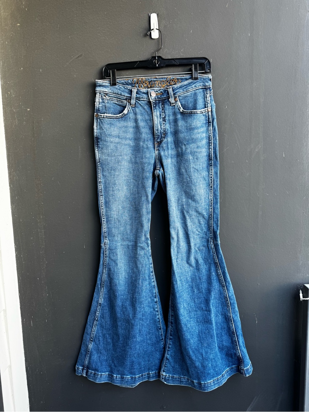 Wrangler women's extreme flare bell-bottom medium wash denim jeans